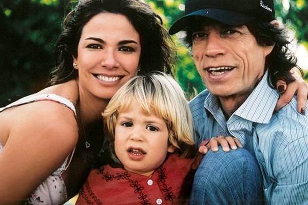 Luciana Gimenez publica foto com o filho Lucas e garoto surpreende pela semelhança com Mick Jagger