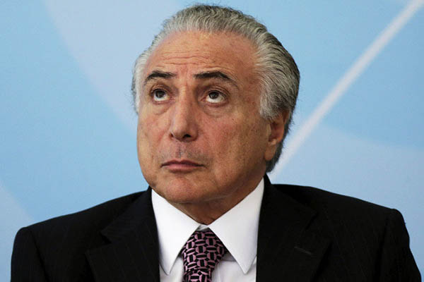 Michel Temer divulga novo logo do governo federal e imagem vira piada nas redes sociais