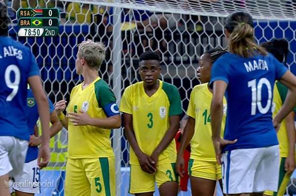 Em jogo contra o Brasil, atleta da África do Sul chama atenção ao se proteger de maneira curiosa