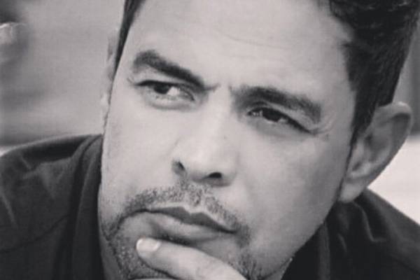 Emocionado, Zezé di Camargo presta homenagem a amigo e mentor nas redes sociais