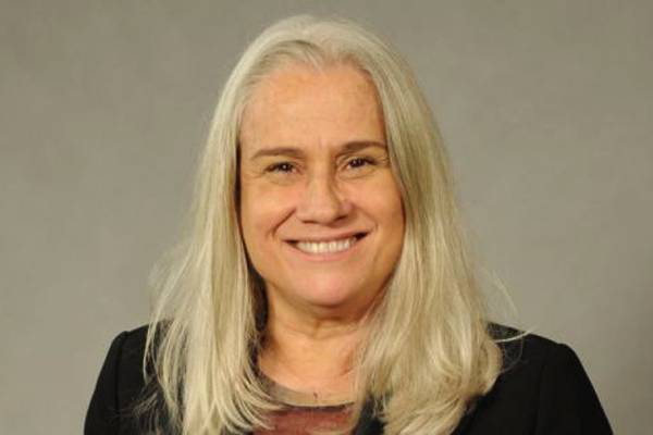 Vera Holtz encontra maneira para lá de curiosa para desejar boa Páscoa nas redes sociais