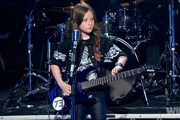 Com apenas 10 anos, garotinho surpreende ao tocar Metallica em programa de talentos australiano