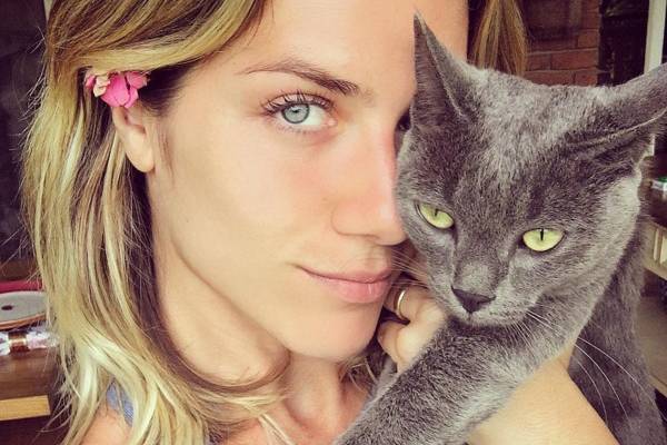 Cansada da polêmica, Giovanna Ewbank responde boatos de que teria ciúmes de Mariana Rios