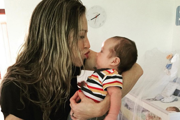 Luana Piovani desabafa após receber elogios em foto feita um mês depois do nascimento dos filhos