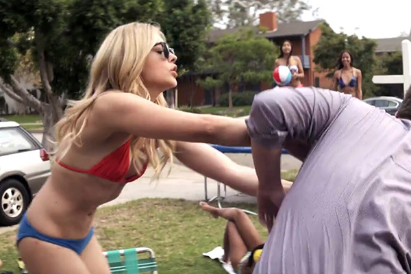 Suposta foto explicita da atriz Chloë Grace Moretz vai parar no Twitter após briga entre celebridades