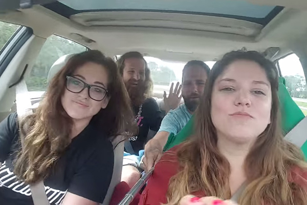 Cantoria entre amigos em carro quase termina em tragédia