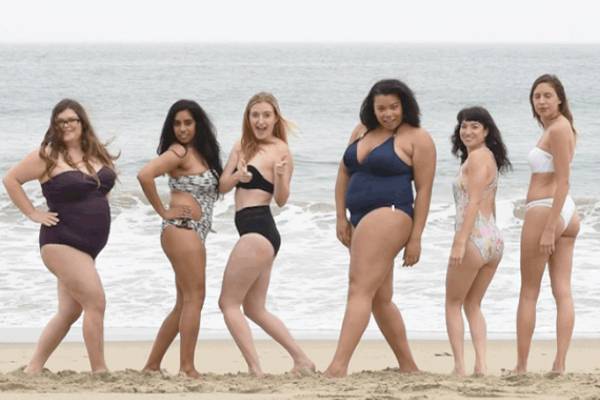 Mulheres recriam anúncios de roupas de banho da Victoria’s Secret