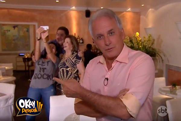 Apresentador da Rede Globo, Fausto Silva surpreende ao ser entrevistado por Otávio Mesquita, do SBT