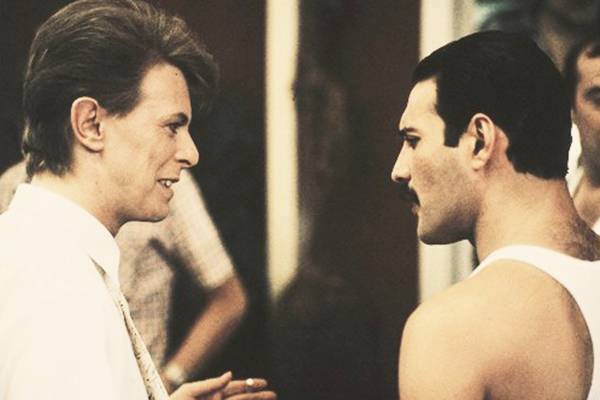 Isolaram a voz de David Bowie e Freddie Mercury em “Under Pressure” em vídeo incrível