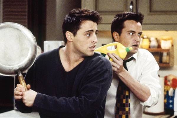 Mais de dez anos após o fim de “Friends”, intérpretes de Chandler e Joey se reencontram