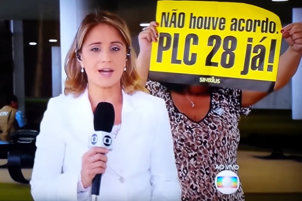 Após invasão de link ao vivo no “Jornal Hoje”, Evaristo Costa elogia repórter