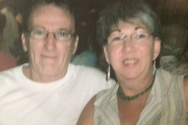Mulher surpreende marido após encontrar aliança perdida há mais de uma década