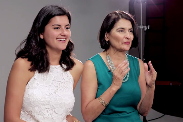 Você deixaria sua mãe escolher seu penteado? Elas deixaram