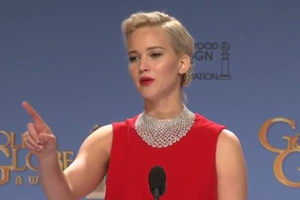 Jennifer Lawrence dá resposta atravessada para repórter e provoca polêmica na internet
