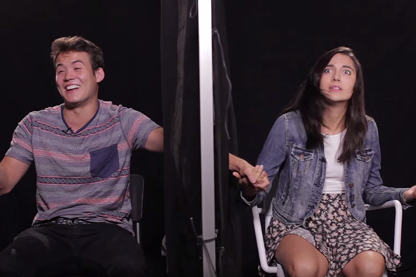 Rapaz precisa adivinhar qual é a mão de sua namorada e experiência dá muito errado