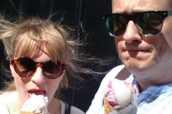 Marido compartilha motivos pelos quais sua esposa chora e lista adorável conquista os internautas