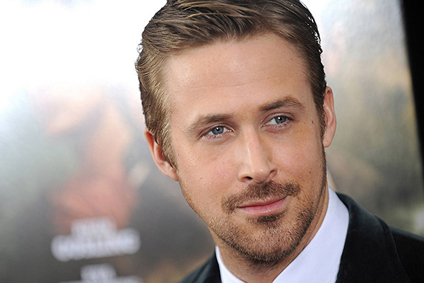 Ryan Gosling come cereal pela “primeira vez” em homenagem a criador de meme