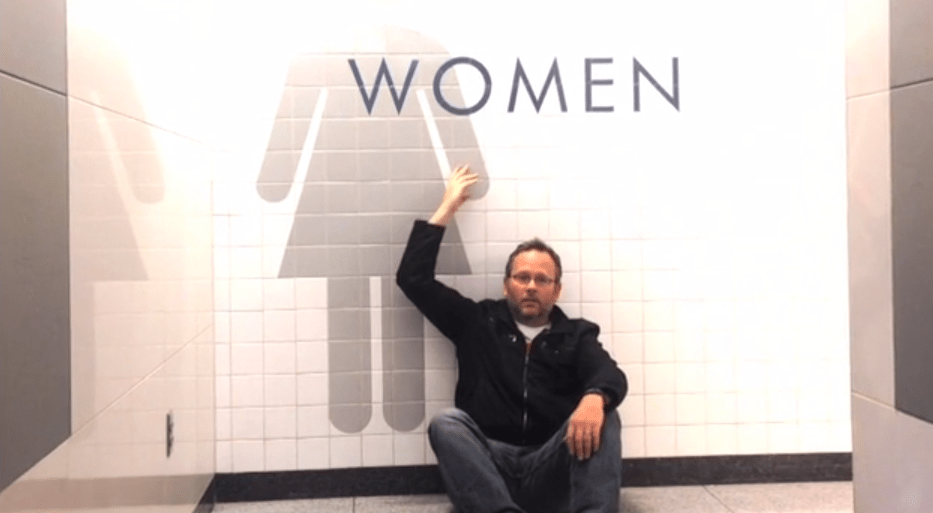 Depois de ficar preso em aeroporto, canadense faz videoclipe com música de Celine Dion; assista