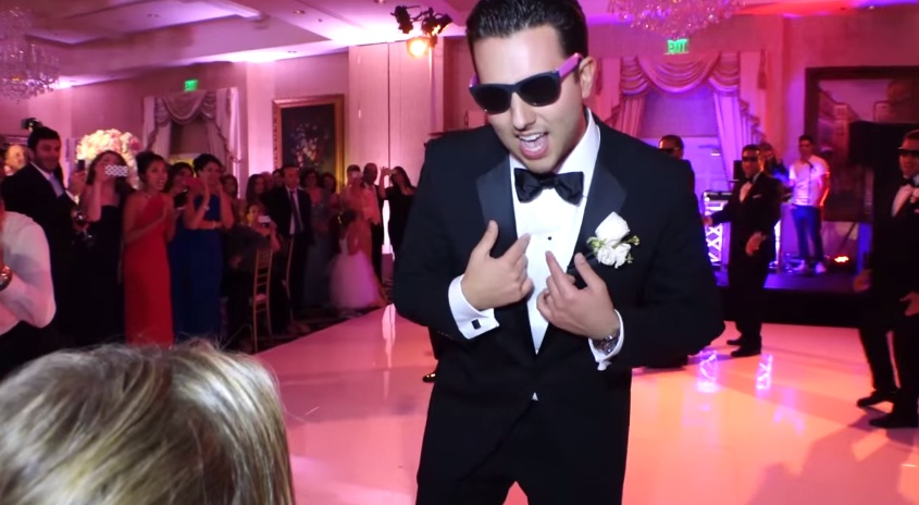 Marido e padrinhos surpreendem noiva com coreografia de Beyoncé; assista