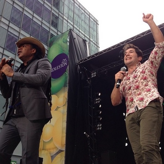 Carlinhos Brown esquece a letra do hino nacional em show nos Estados Unidos; assista