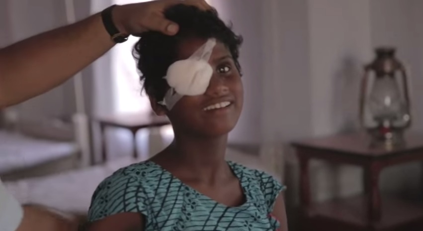 Vídeo registra o momento em que duas irmãs cegas recuperam a visão; assista