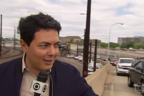 Repórter da Globo leva bronca da polícia americana em link ao vivo