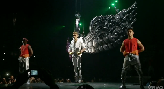 ‘All Around The World’: veja o novo clipe de Justin Bieber