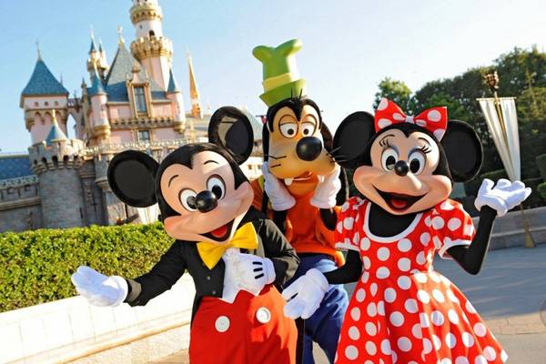 Foto mostrando Pateta e Minnie se beijando na Walt Disney World está levando internet à loucura