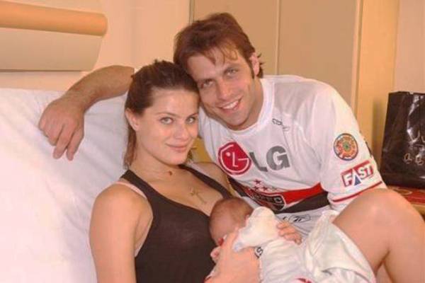 Filho de Henri Castelli e Isabeli Fontana levanta pergunta: afinal, parece mais com o pai ou com a mãe?