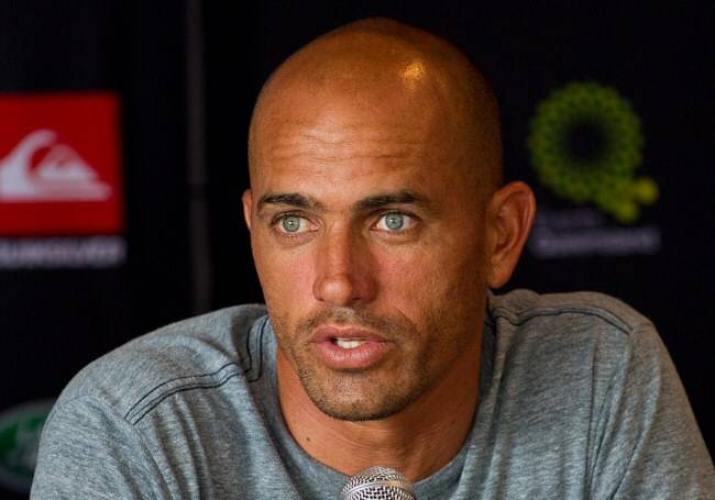 Após ser eliminado de competição, Kelly Slater surta e quebra a prancha em ataque de fúria