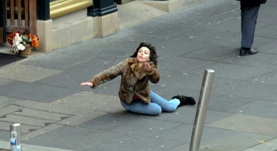 Scarlett Johansson leva tombo durante filmagens de ‘Under the Skin’ e vira piada na internet