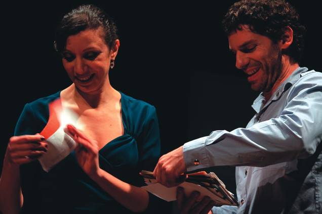 Luciana Carnieli e Bruno Perillo: dupla afinada na comédia romântica Luciana Carnieli e Bruno Perillo: dupla afinada na comédia romântica