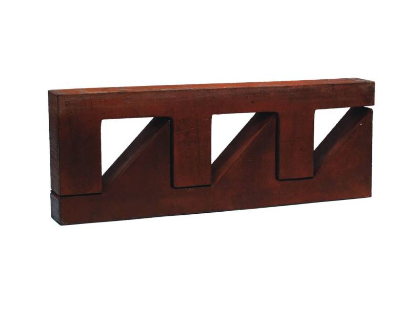 Uma das 140 esculturas: trabalho de corte e dobra Uma das 140 esculturas: trabalho de corte e dobra