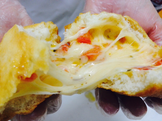 Festa da Achiropita ocupa as ruas do Bixiga com muita comida italiana