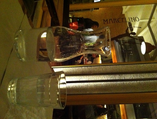 Água filtrada na faixa no Marcelino Pan y Vino