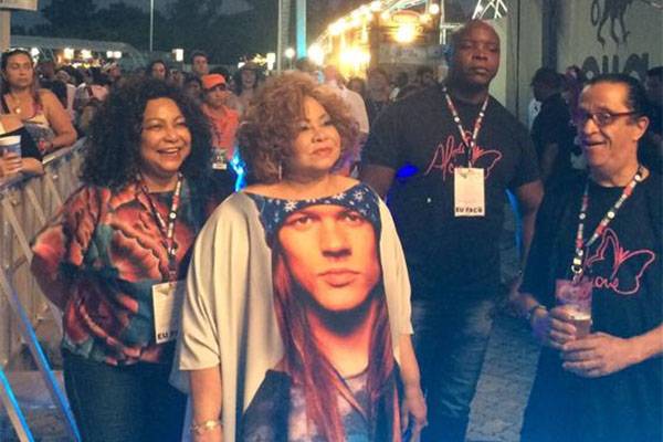 Axl Rose agradece Alcione por usar look com foto dele no Rock in Rio