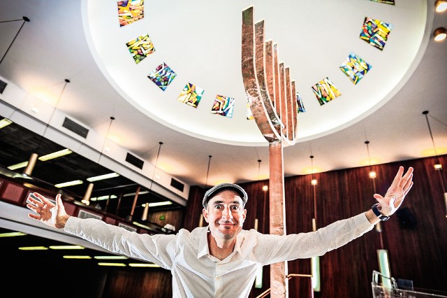 Ale Edelstein, o cantor celebridade da comunidade judaica de São Paulo