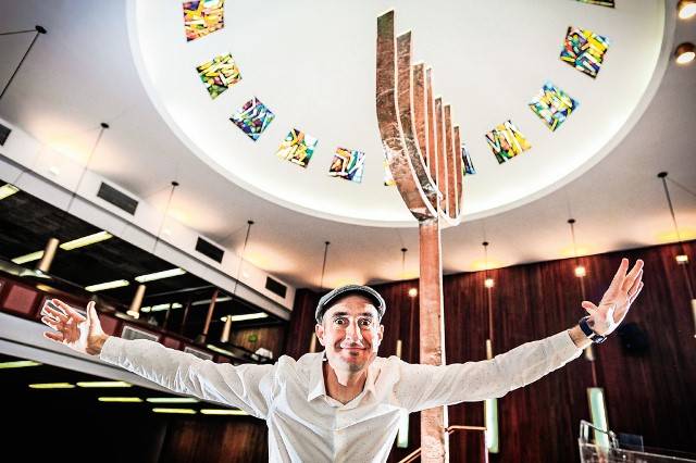 Ale Edelstein, o cantor celebridade da comunidade judaica de São Paulo