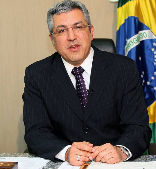 Alexandre Padilha é hostilizado em churrascaria