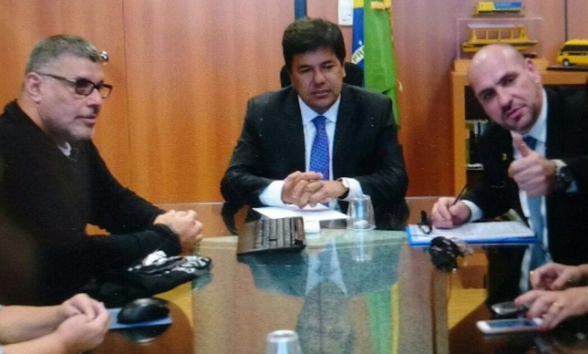 A internet não está sabendo lidar com a visita de Alexandre Frota ao Ministério da Educação