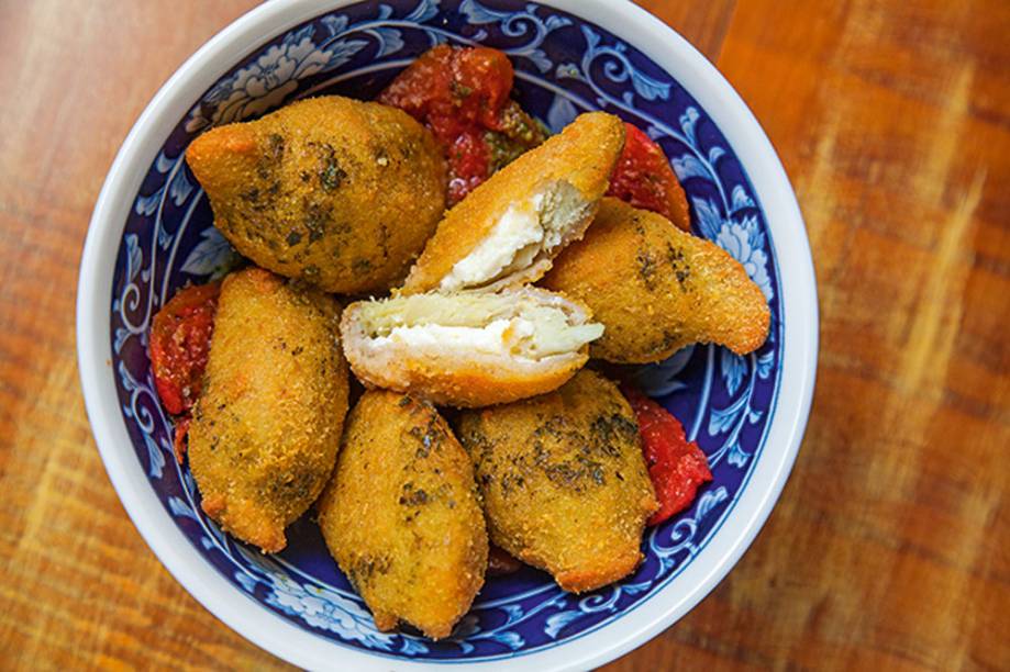 Alcachofras recheadas de mussarela de búfala