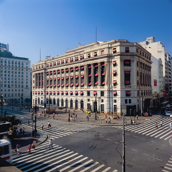 Passeio a importantes construções e locais históricos