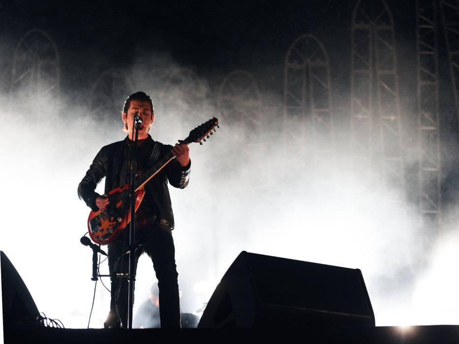 Mais seguros do que nunca, ingleses do Arctic Monkeys tocam hits do passado e do presente na Arena Anhembi