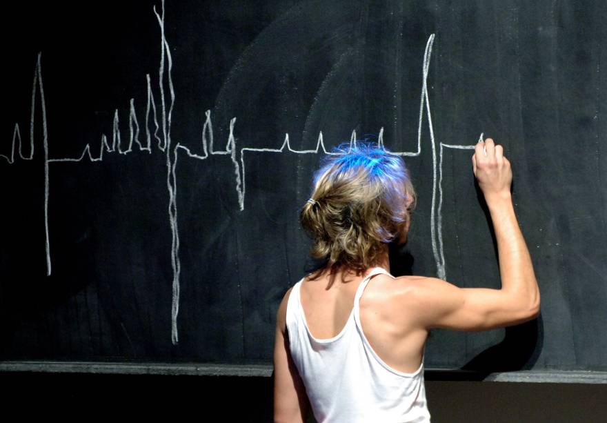 Cena da peça Amor de Improviso, da Cia. Elevador de Teatro Panorâmico