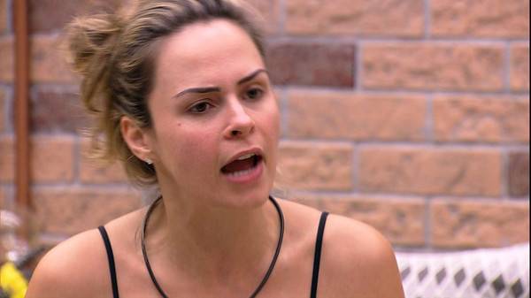 Expulsa, Ana Paula publica vídeo fora do BBB16 e leva fãs à loucura