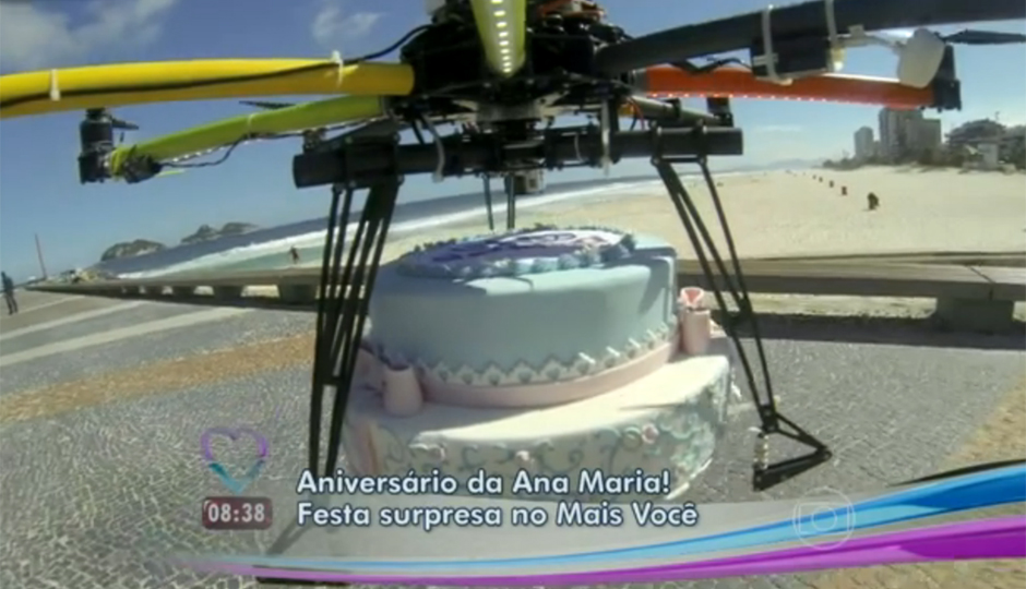 Ana Maria Braga comemora aniversário com bolo entregue por drone no ‘Mais Você’