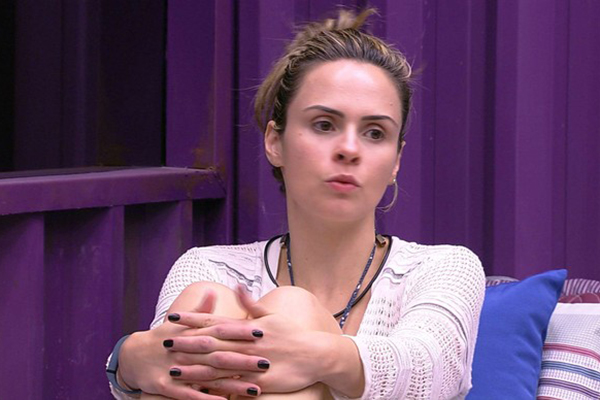 Ana Paula, do BBB16, faz ‘propaganda’ da Record ao vivo e recebe elogio da Xuxa