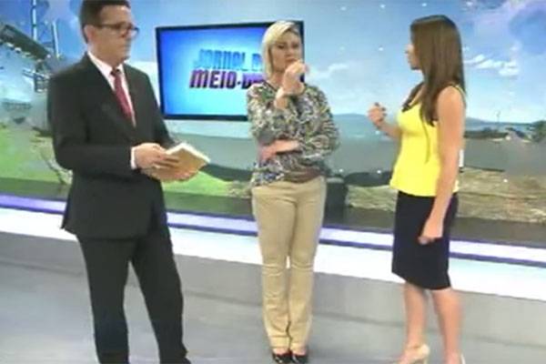 Andressa Urach é chamada de “sem vergonha” por apresentador e chora ao vivo