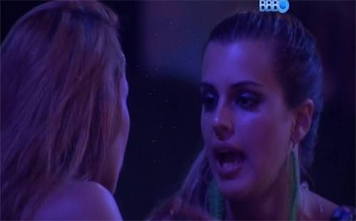 “Já beijei mulher e não foi só uma vez”, diz Angela na festa Brou do BBB 14