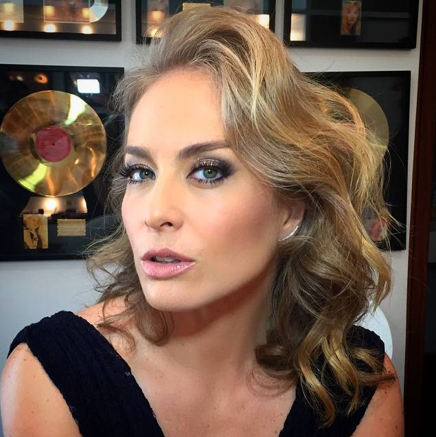 Um mês após acidente de avião, Angélica participa de sessão de fotos com visual glamouroso